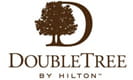 Duże logo hotelu Hilton